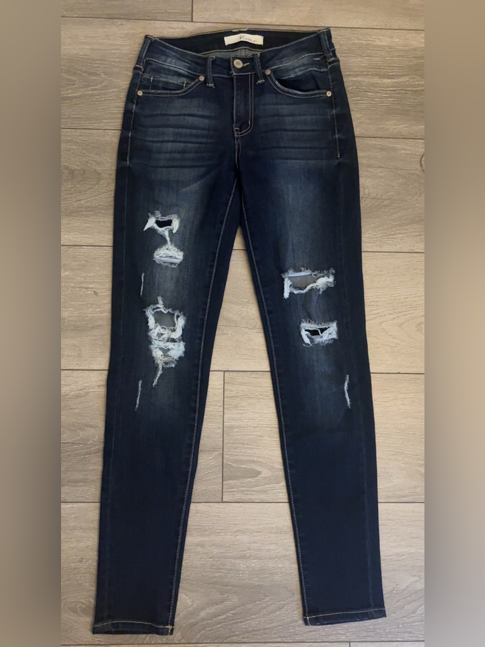 KanCan Women’s Dark Wash Distressed Skinny Jeans Size 3/25 EUC